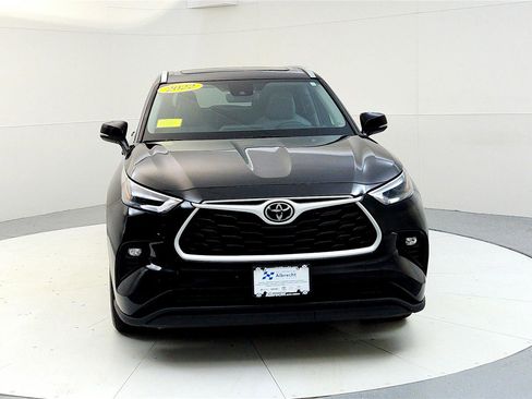 Certified 2022 Toyota Highlander XLE image 8