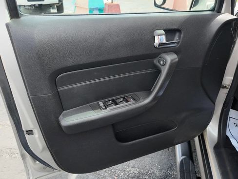 Used 2006 HUMMER H3 w/ Chrome Appearance Package image 10