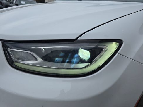 Used 2024 Chrysler Pacifica Touring-L w/ S Appearance Package FWD image 30