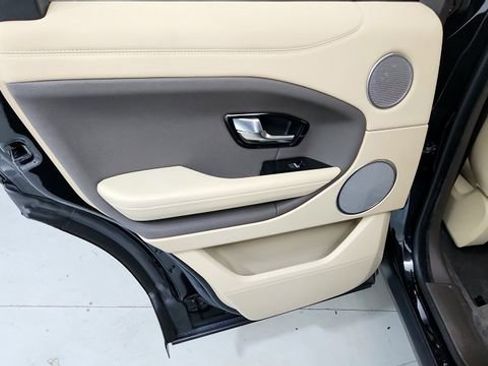 Used 2018 Land Rover Range Rover Evoque SE Premium image 16