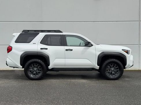 Certified 2025 Toyota 4Runner SR5 AWD/4WD image 8