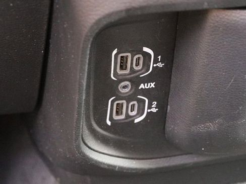 Used 2022 RAM 1500 Laramie AWD/4WD image 19