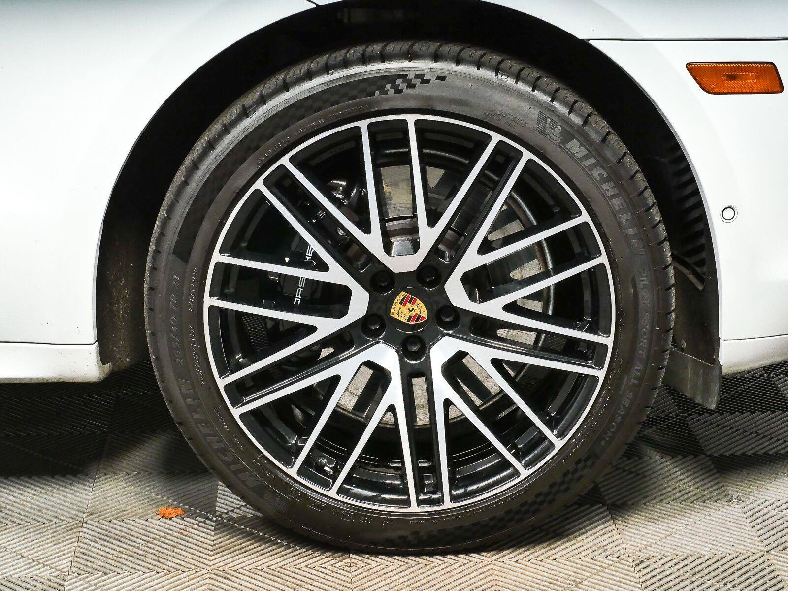 Certified 2023 Porsche Macan GTS AWD/4WD image 40