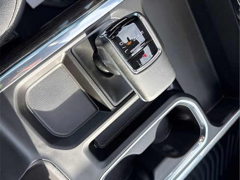 Used 2025 GMC Sierra 1500 Elevation image 28