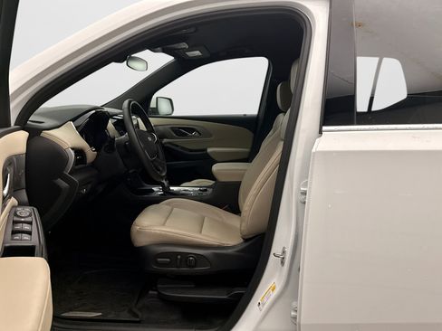 Used 2023 Chevrolet Traverse LT w/ LPO, Floor Liner Package AWD/4WD image 8
