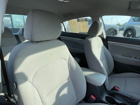 Used 2019 Hyundai Elantra SE image 27