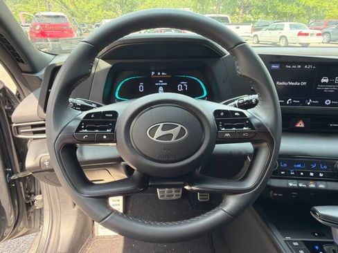 Used 2025 Hyundai Elantra Sport FWD image 13