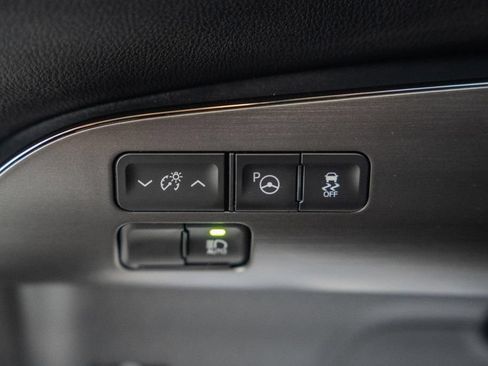 Certified 2021 Toyota Prius FWD image 44