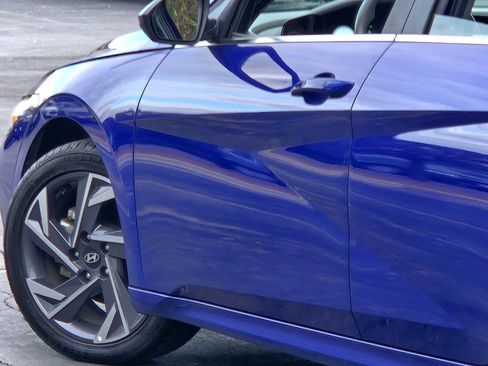 Used 2025 Hyundai Elantra SEL image 13