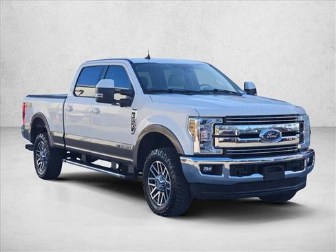 Used 2019 Ford F250 Lariat w/ Lariat Ultimate Package image 3
