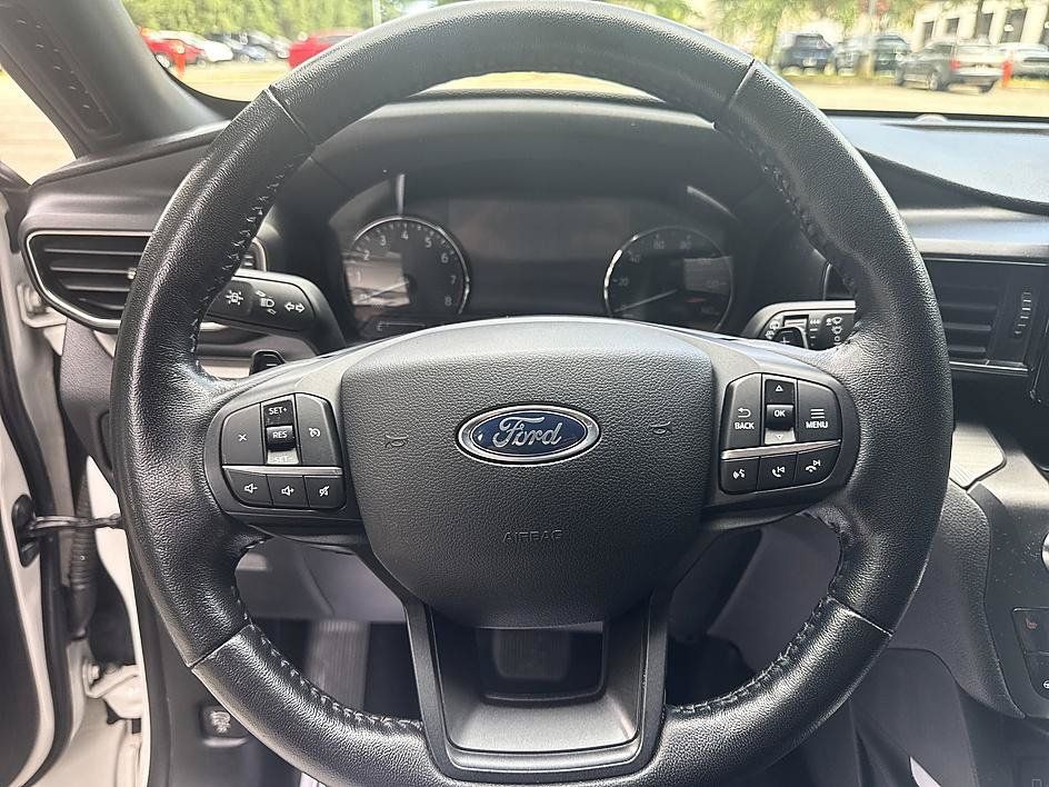 Used 2020 Ford Explorer XLT w/ Equipment Group 202A AWD/4WD image 13