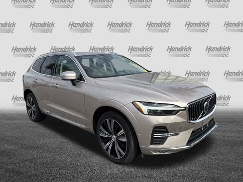 Certified 2023 Volvo XC60 B5 Ultimate w/ Climate Package image 3