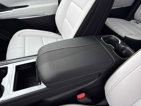 New 2026 Chevrolet Traverse High Country w/ LPO, Floor Liner Package FWD image 23