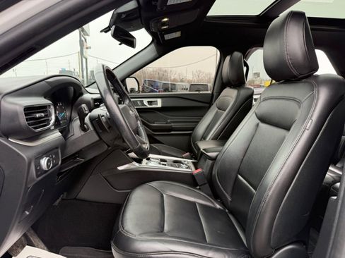 Used 2020 Ford Explorer XLT w/ Equipment Group 202A image 28