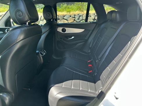 Used 2021 Mercedes-Benz GLC 300 4MATIC image 11