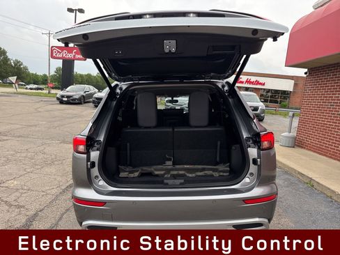 Used 2024 Mitsubishi Outlander SE image 18