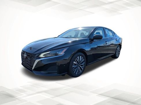 Used 2024 Nissan Altima 2.5 SV image 7