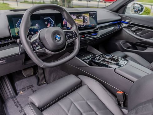 Used 2025 BMW 530i w/ Premium Package image 4