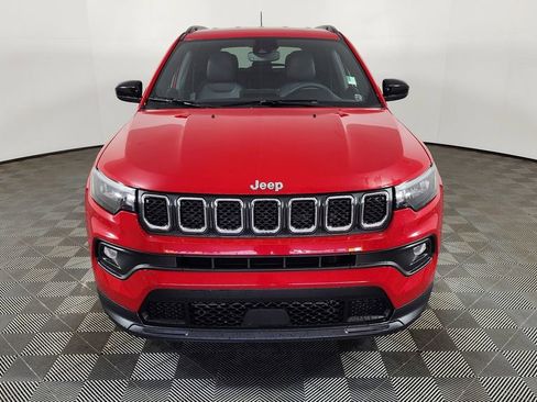 Used 2024 Jeep Compass Latitude image 2