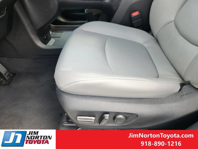 Used 2026 Toyota Sienna XLE FWD image 24