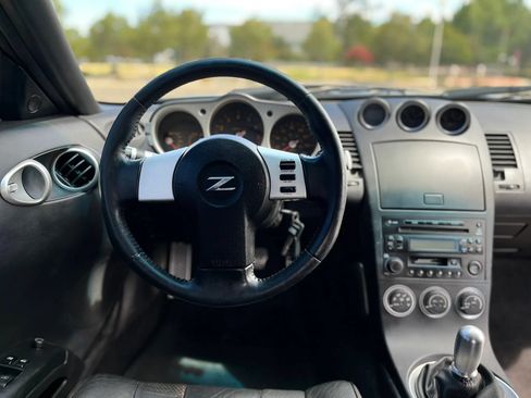 Used 2005 Nissan 350Z 35th Anniversary Edition w/ (N93) Cargo Convenience Pkg RWD image 14