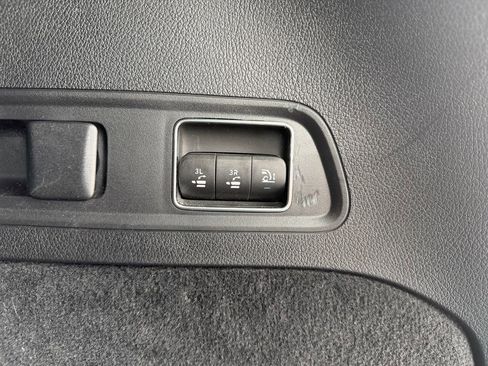 Used 2024 Mercedes-Benz GLS 450 4MATIC image 13