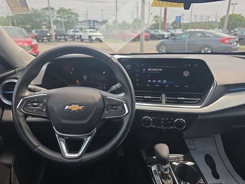 Used 2024 Chevrolet Trax LT w/ Driver Confidence Package FWD image 12