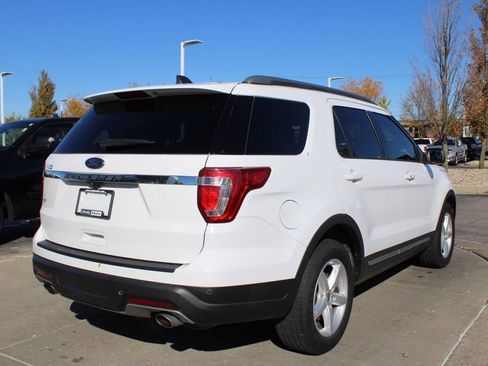 Used 2018 Ford Explorer XLT image 7