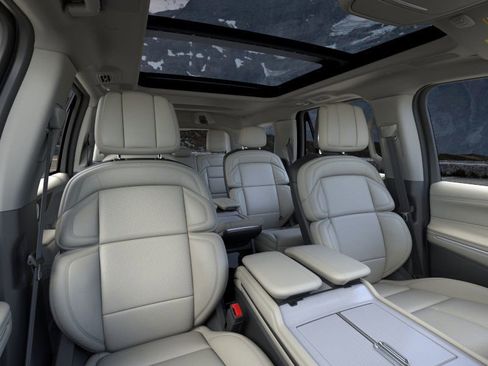 New 2025 Lincoln Navigator Reserve image 10