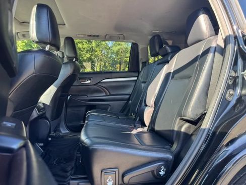Used 2018 Toyota Highlander XLE AWD/4WD image 21