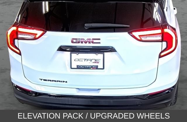 Used 2024 GMC Terrain SLE w/ Elevation Edition FWD image 12