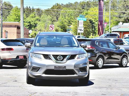 Used 2014 Nissan Rogue SV image 3