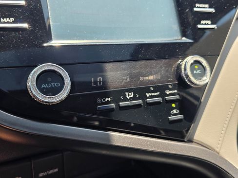 Used 2019 Toyota Camry SE w/ Carpet Mat Package FWD image 31