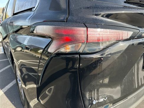 Certified 2025 Toyota Sienna XLE image 10