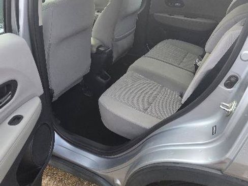 Used 2018 Honda HR-V LX image 12