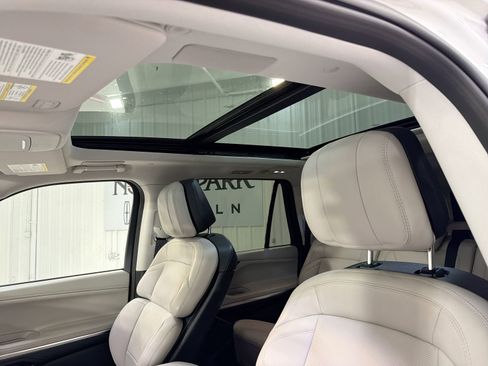 Used 2025 Lincoln Navigator L Reserve image 24