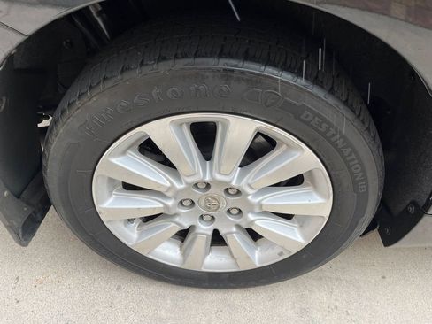 Used 2012 Toyota Sienna LE w/ Towing Pkg AWD/4WD image 23