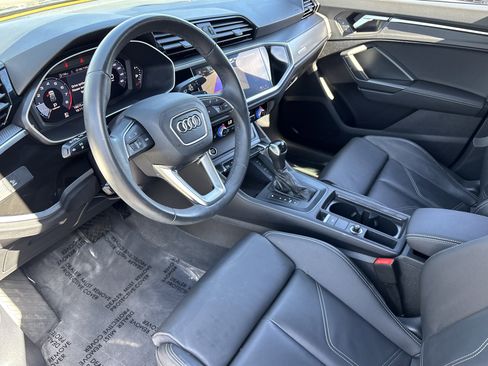 Used 2023 Audi Q3 2.0T Premium w/ Black Optic Sport Package image 18