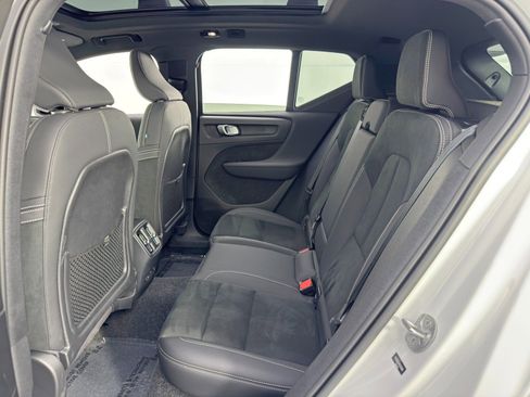 Used 2024 Volvo XC40 Recharge Plus w/ Protection Package Premier image 40