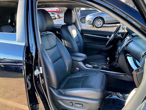 Used 2014 Kia Sorento SX w/ 3rd Row Package image 8