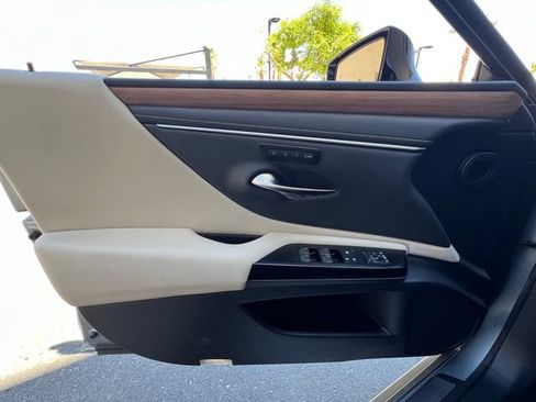 Used 2025 Lexus ES 350 w/ Premium Package FWD image 34