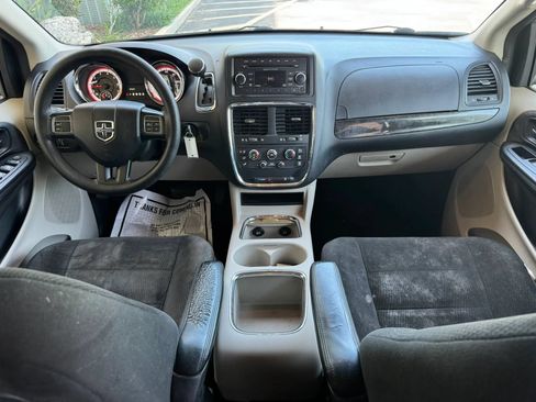 Used 2016 Dodge Grand Caravan SXT FWD image 16