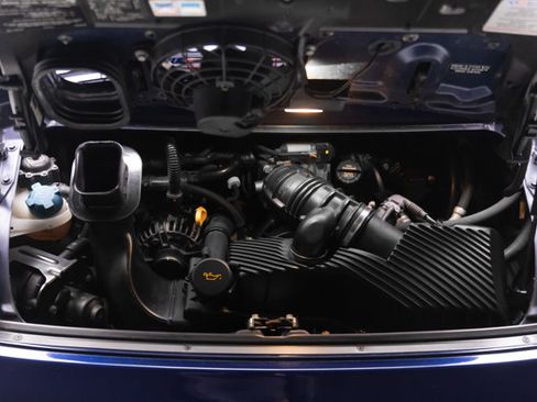 Used 2004 Porsche 911 Targa RWD image 6