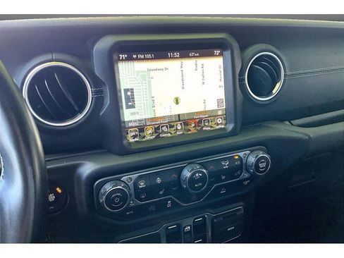 Used 2023 Jeep Wrangler Unlimited Sahara w/ Cold Weather Group AWD/4WD image 9