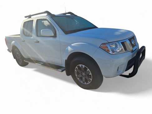 Used 2021 Nissan Frontier PRO-4X w/ Pro-4x Utility Package image 2