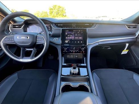 New 2025 Jeep Grand Cherokee L Altitude image 6