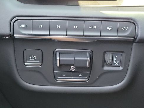 Certified 2022 Cadillac Escalade Sport Platinum w/ Heavy-Duty Trailer Package AWD/4WD image 17