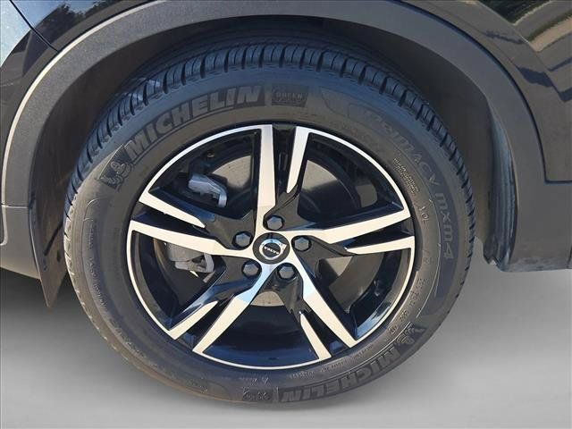 Used 2025 Volvo XC40 B5 Core AWD/4WD image 24