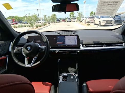 Used 2025 BMW X1 xDrive28i AWD/4WD image 10