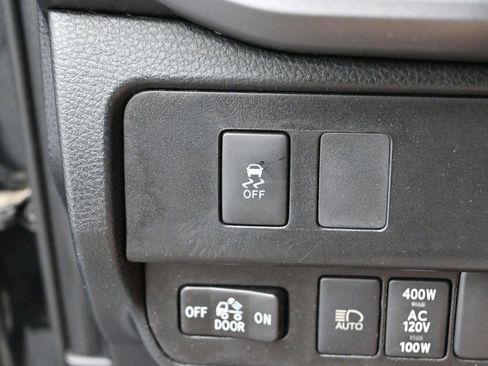 Used 2020 Toyota Tacoma TRD Off-Road AWD/4WD image 25
